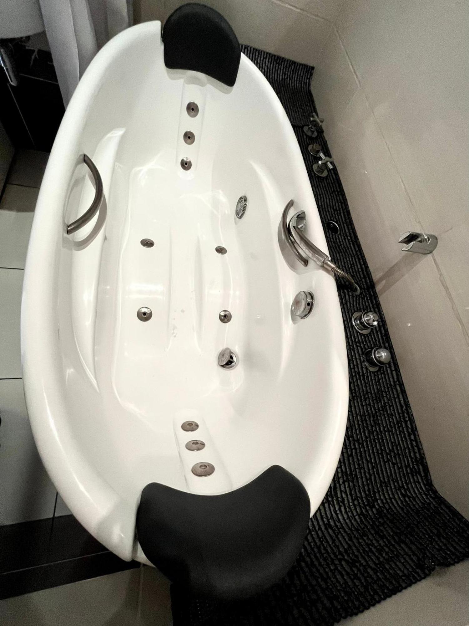 Світло Є! Історичний Центр! Apartman Kijev Kültér fotó